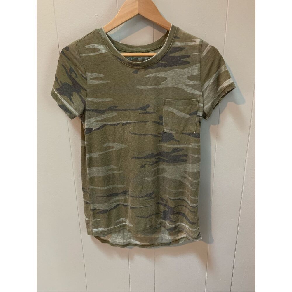 Zoe+Liv Women’s Pocket Camo Tee Small